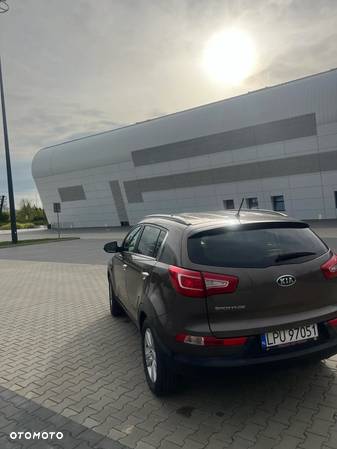 Kia Sportage 2.0 L - 10