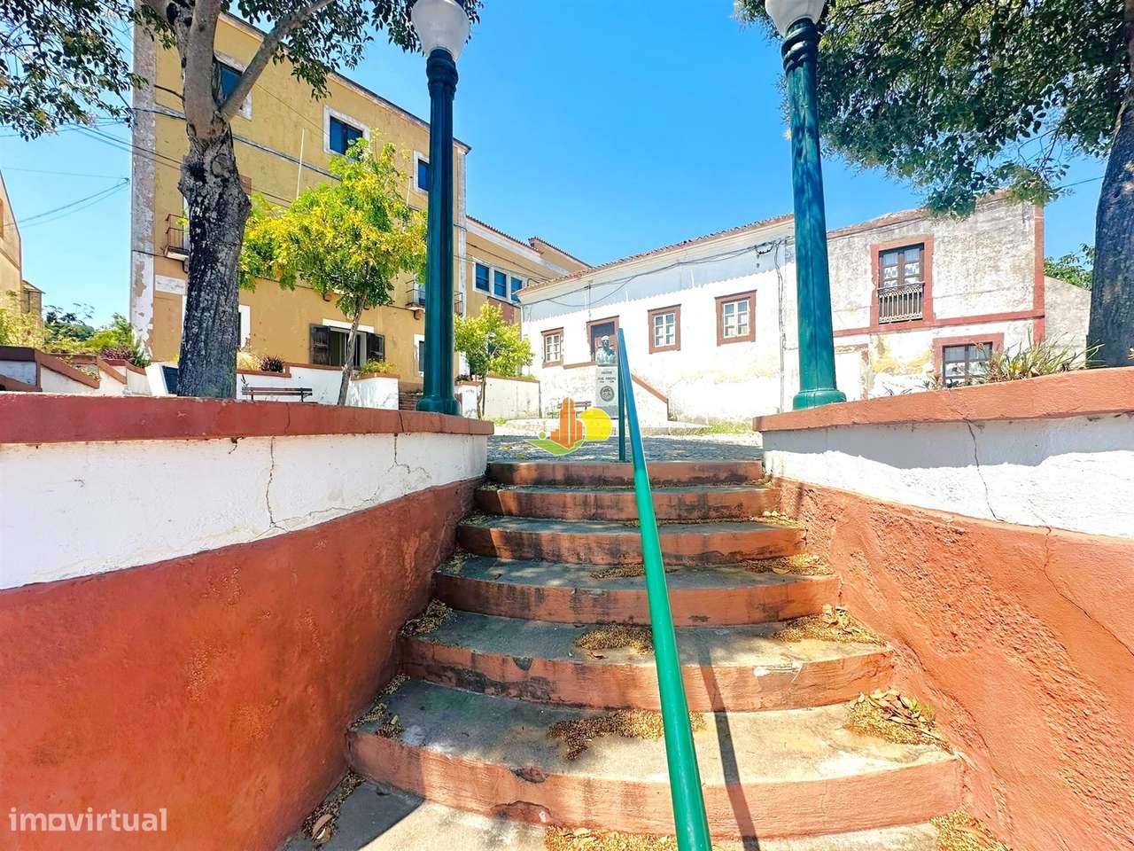 Moradia para recuperar! Centro de Tavarede!-3