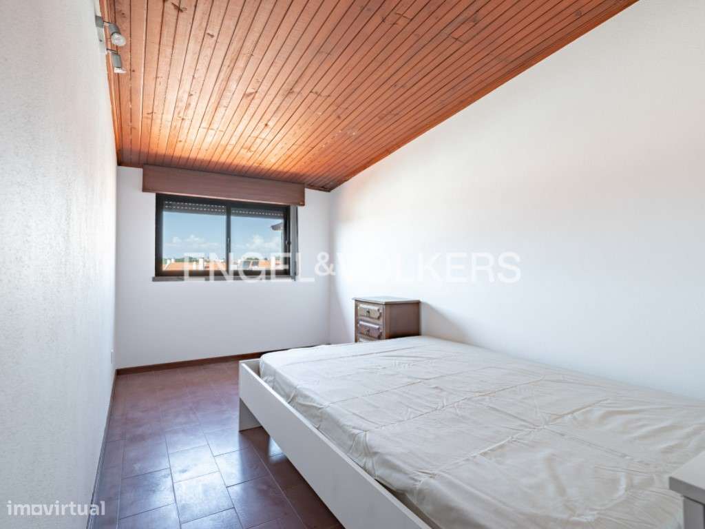 Moradia T4+3 remodelada na Charneca da Caparica-28