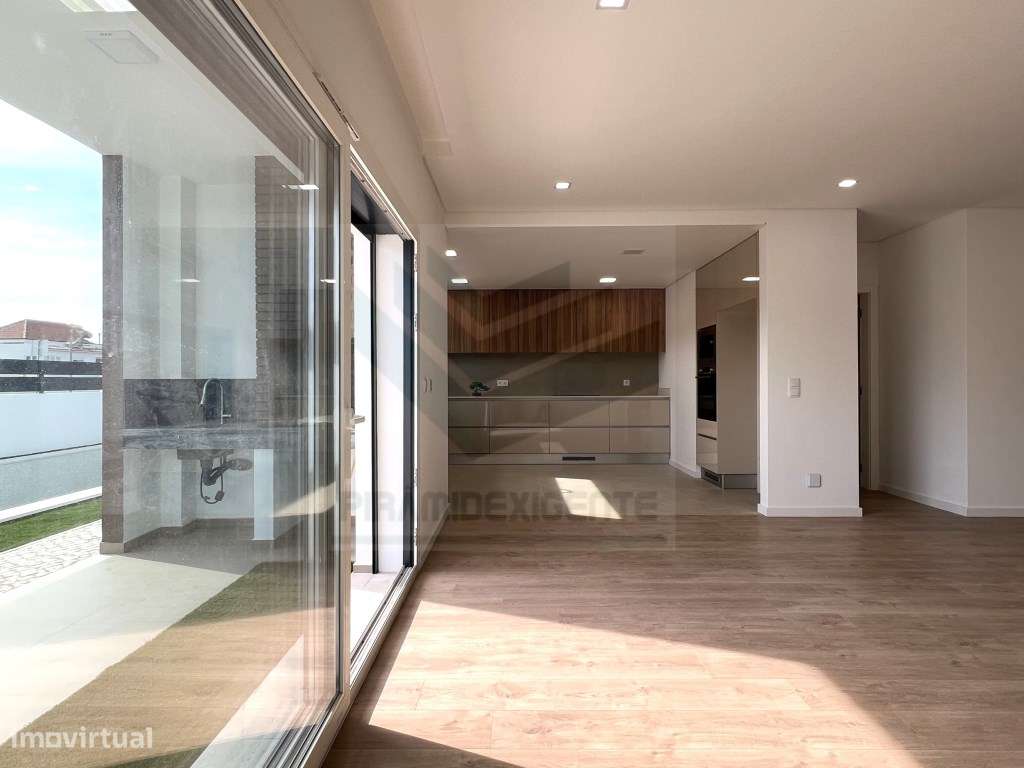 Moradia Isolada, Nova, 3 Suítes, Piscina, Garagem, AZEITÃO!-8