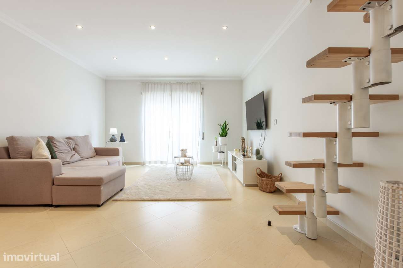 Apartamento T2+1 Quinta do Conde-0
