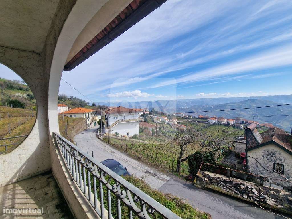 Moradia com 3 Pisos e Logradouro em Loureiro, Peso da Régua - Grande imagem: 5/22