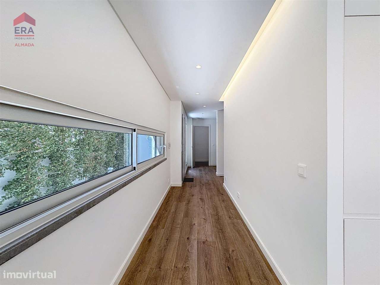 Nova Moradia em Almada , 5 suites, garagem e jardim-27