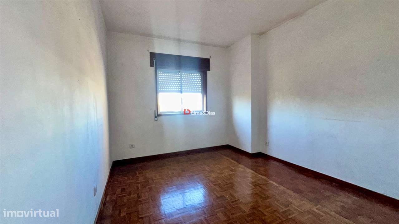 Apartamento T6 Duplex com 3 casas de banho e terraço-23