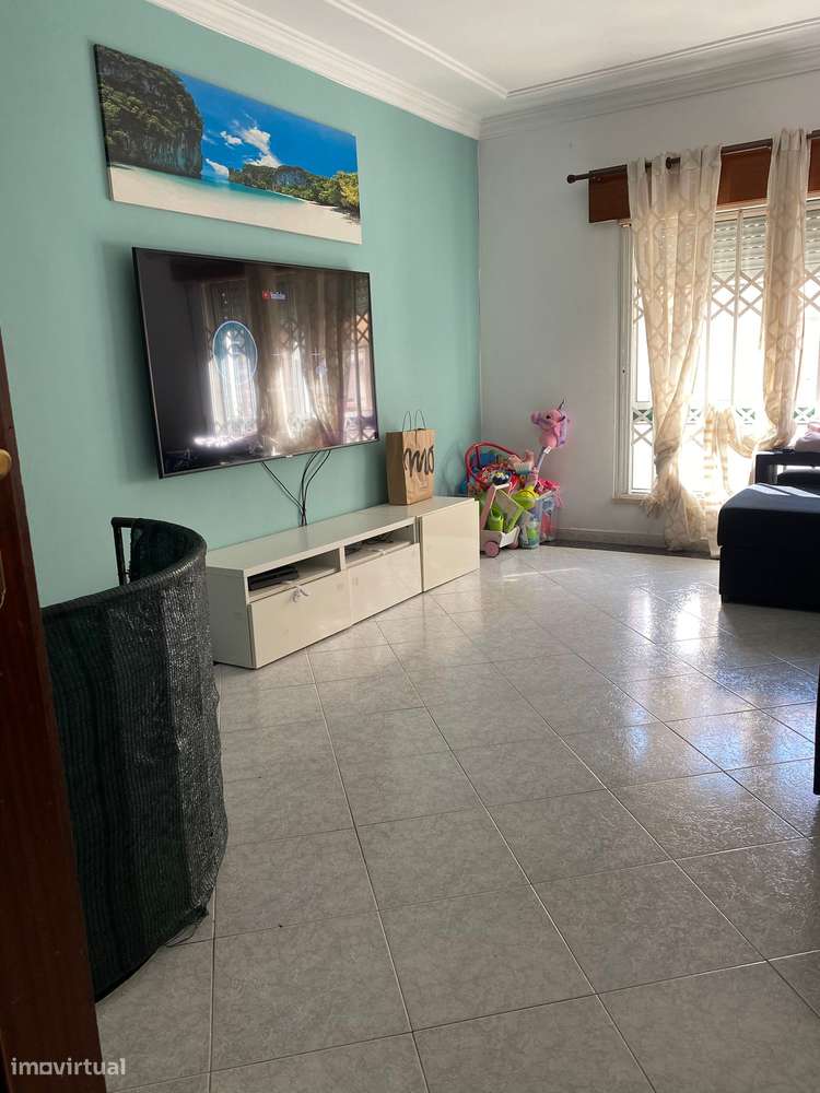 Oportunidade - Vende-se T1 c/ Terraço e Garagem com boas áreas - Grande imagem: 5/20