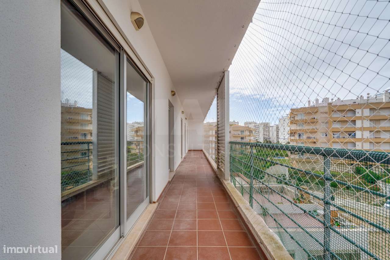 Apartamento T2 com Estacionamento | Próximo da Praia da Rocha – Enc... - Grande imagem: 4/24