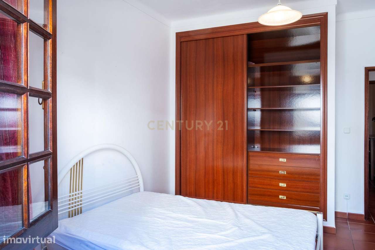 Moradia T3 com espaço exterior situada junto ao Cento de Saúde de Mour-18