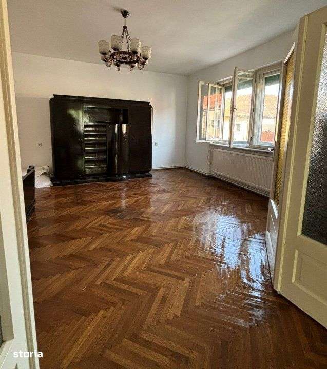 Casa sanatoasa in centrul localitatii Cristian - Imagine principală: 5/12