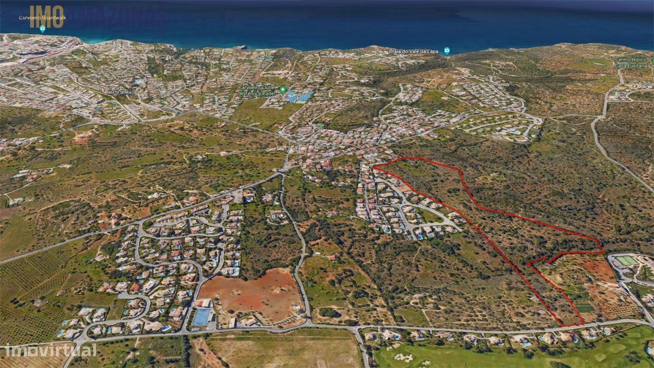 Terreno de quase 10 hectares e com artigos urbanos em Carvoeiro, Sesma