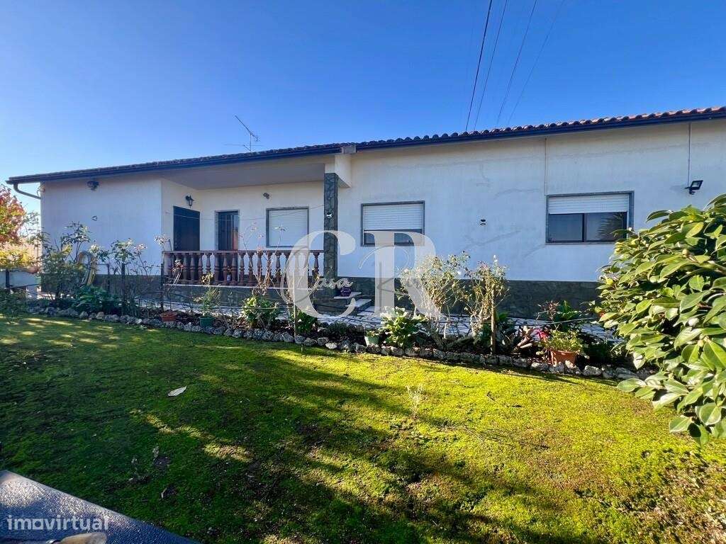Excelente moradia térrea e independente com jardim em Arega - Figueiró-22