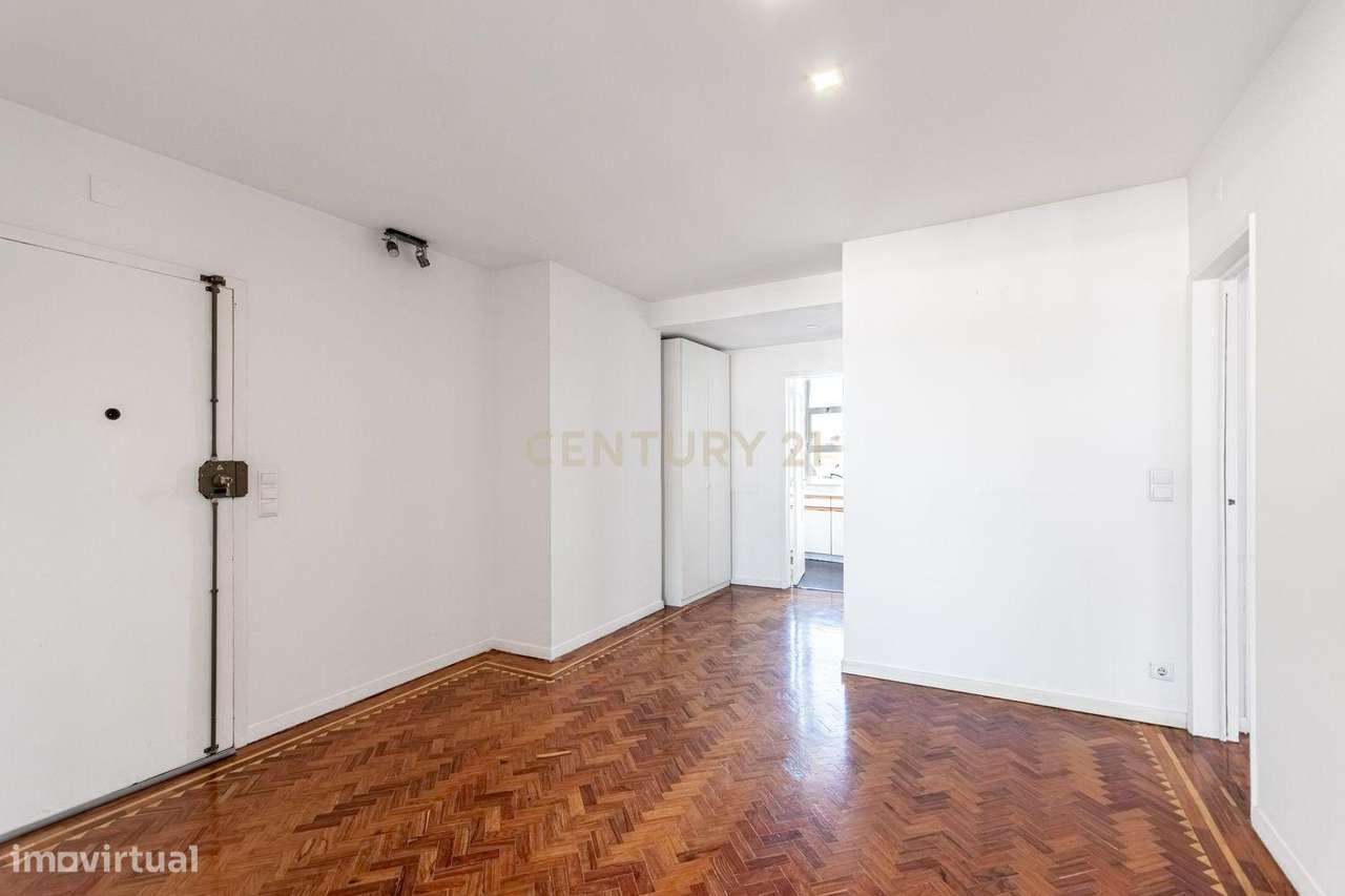 Apartamento T2 com Vista Deslumbrante e Terraço sobre Lisboa - Grande imagem: 2/27