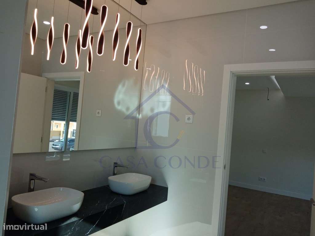 Moradia T4 Duplex com piscina, 180 m², acabamentos de luxo-34