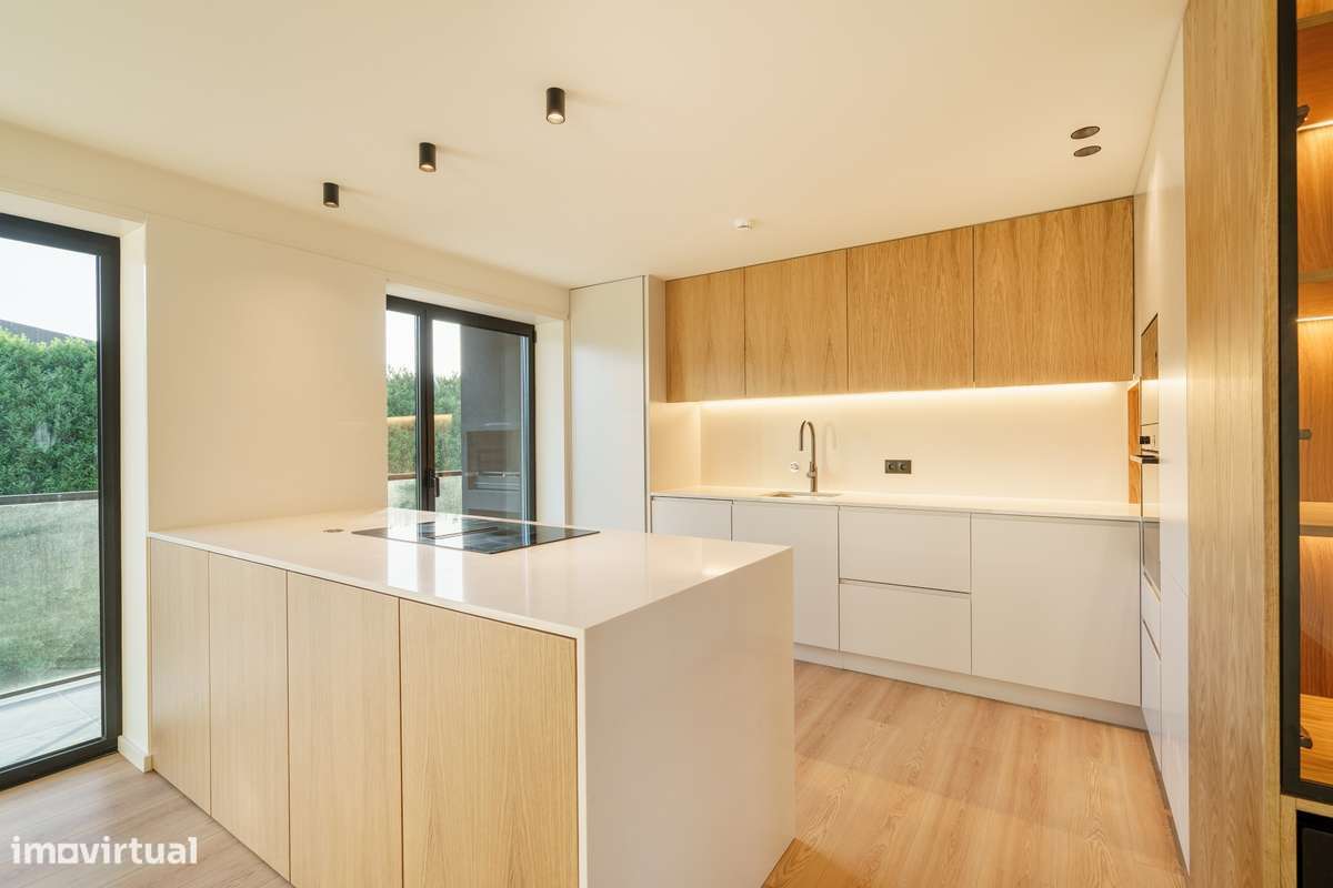 Apartamento T3 Novo com Vistas & Varanda-10