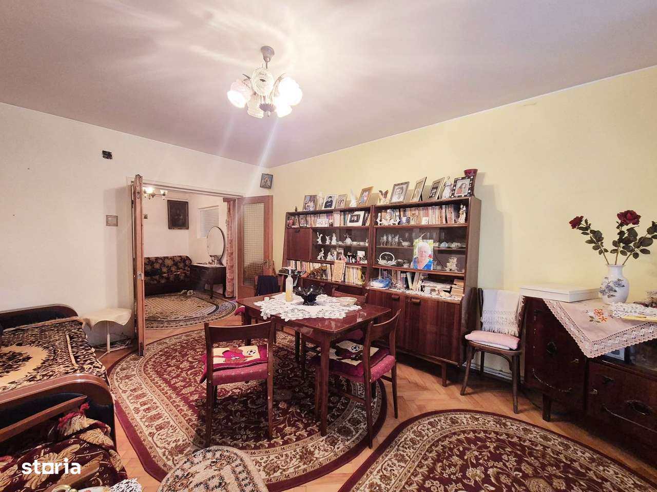 Apartament cu 3 camere, parter, 2 boxe, Bld. Traian, Piatra-Neamt - Imagine principală: 2/12