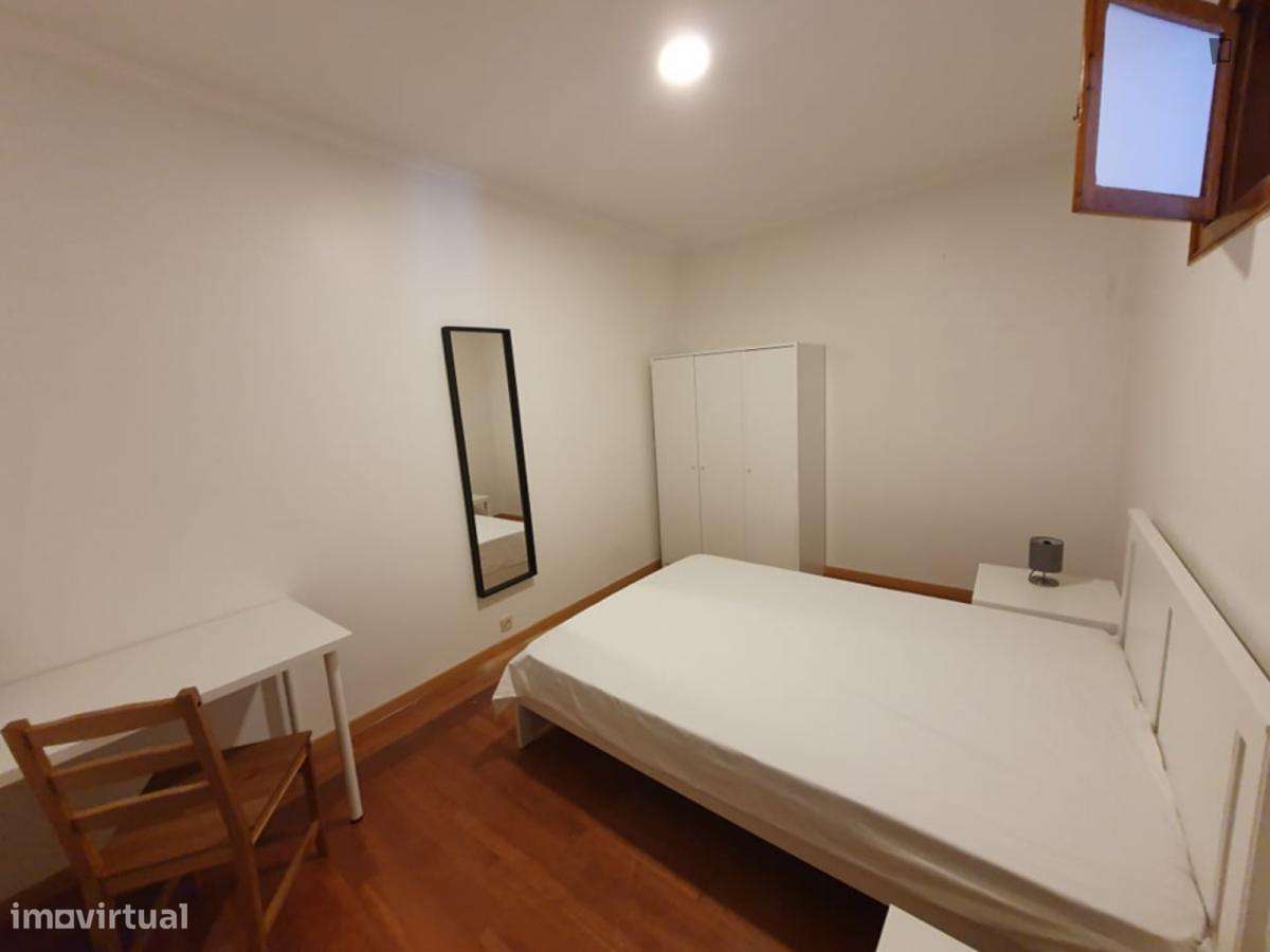 Quarto - localizado em Anjos Lisbon - Grande imagem: 3/10