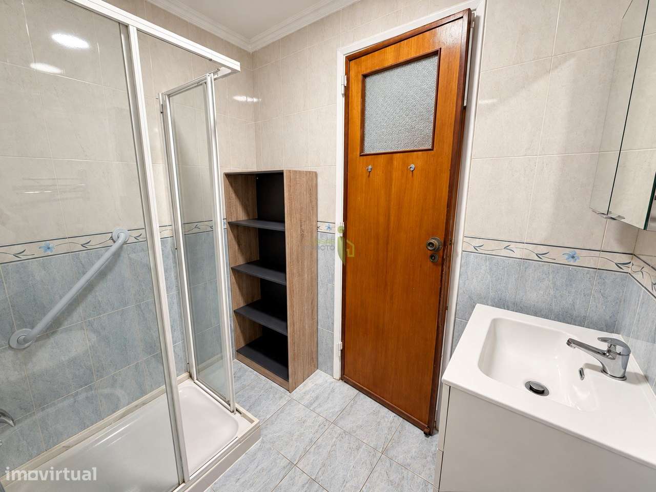 Apartamento T2 com Varanda, Elevador  | Junto a Comércio, Escolas e Tr-14