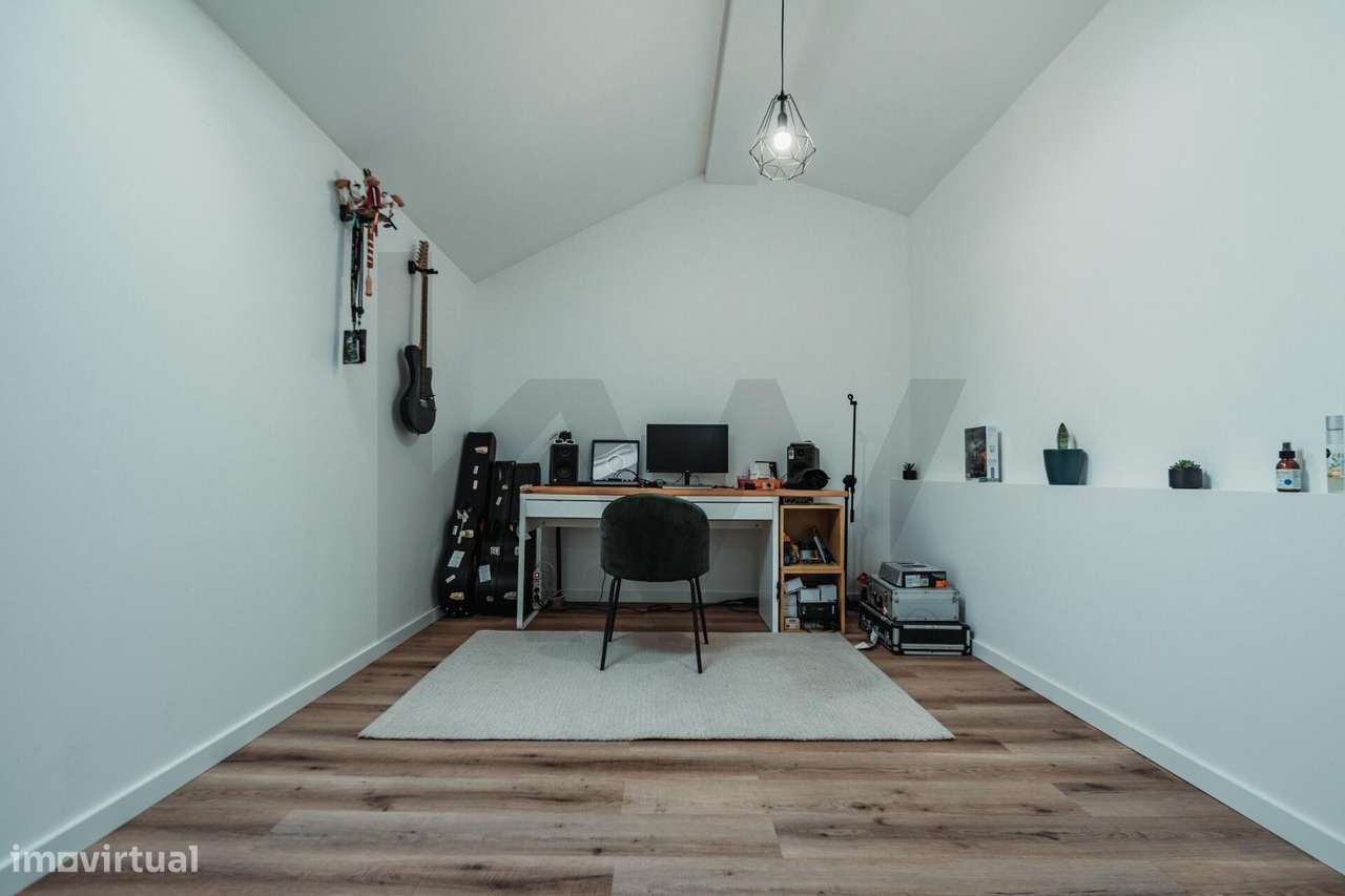 Moradia T2+1 com Garagem - Ponta Delgada-18