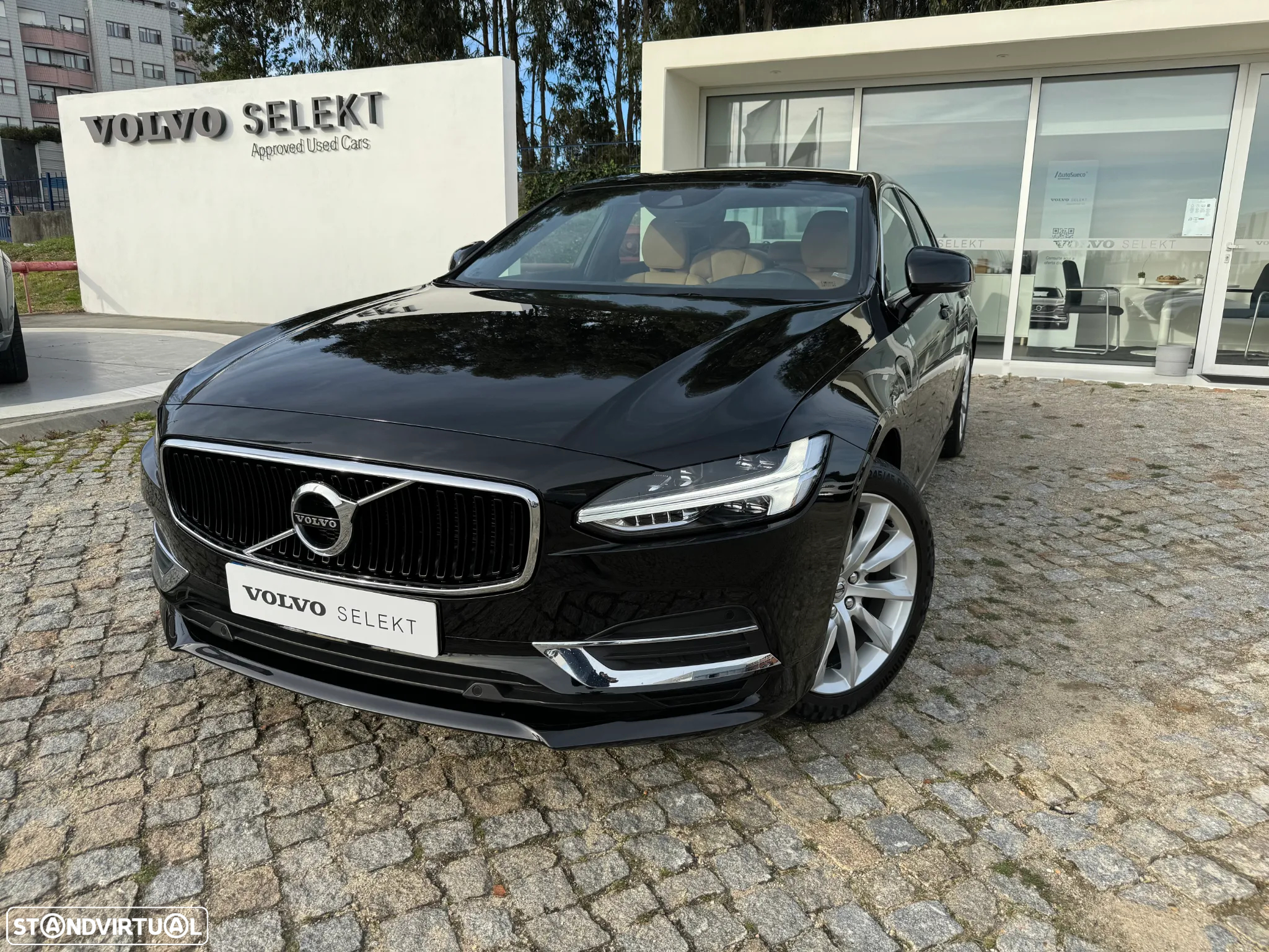 Volvo S90 2.0 T8 Momentum AWD Geartronic - 2