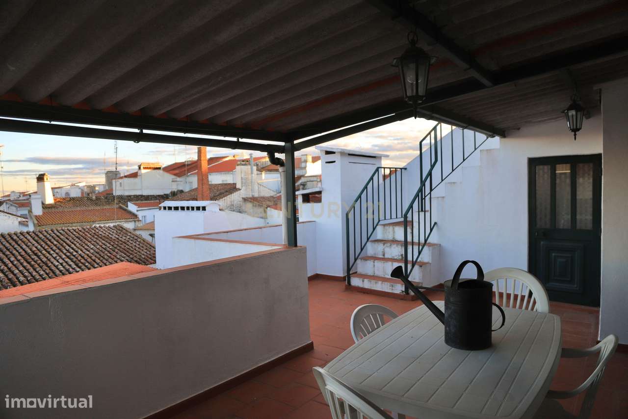 Dois T2 num só investimento - Centro de Campo Maior - Grande imagem: 3/39