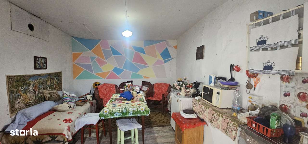 Casă cu 4 camere, teren mare și utilități - Imagine principală: 4/12