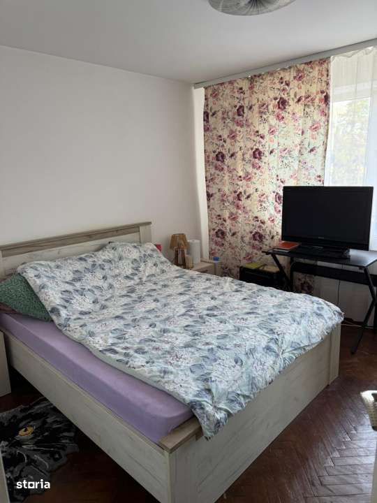 Apartament 3 camere decomandat- zona centru-0