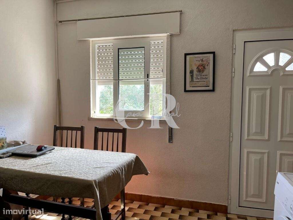 Moradia Térrea Isolada de 2 Quartos com Jardim, Anexos e Garagem, entr-13