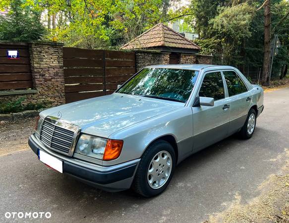 Mercedes-Benz W124 (1984-1993) - 32