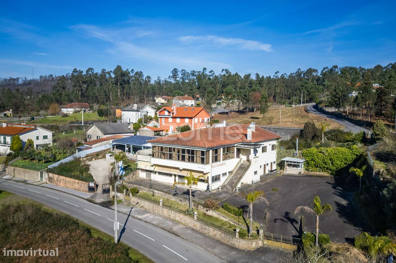 Restaurante com projeto de aprovado para quartos em Panque, Barcelos. - Grande imagem: 1/51