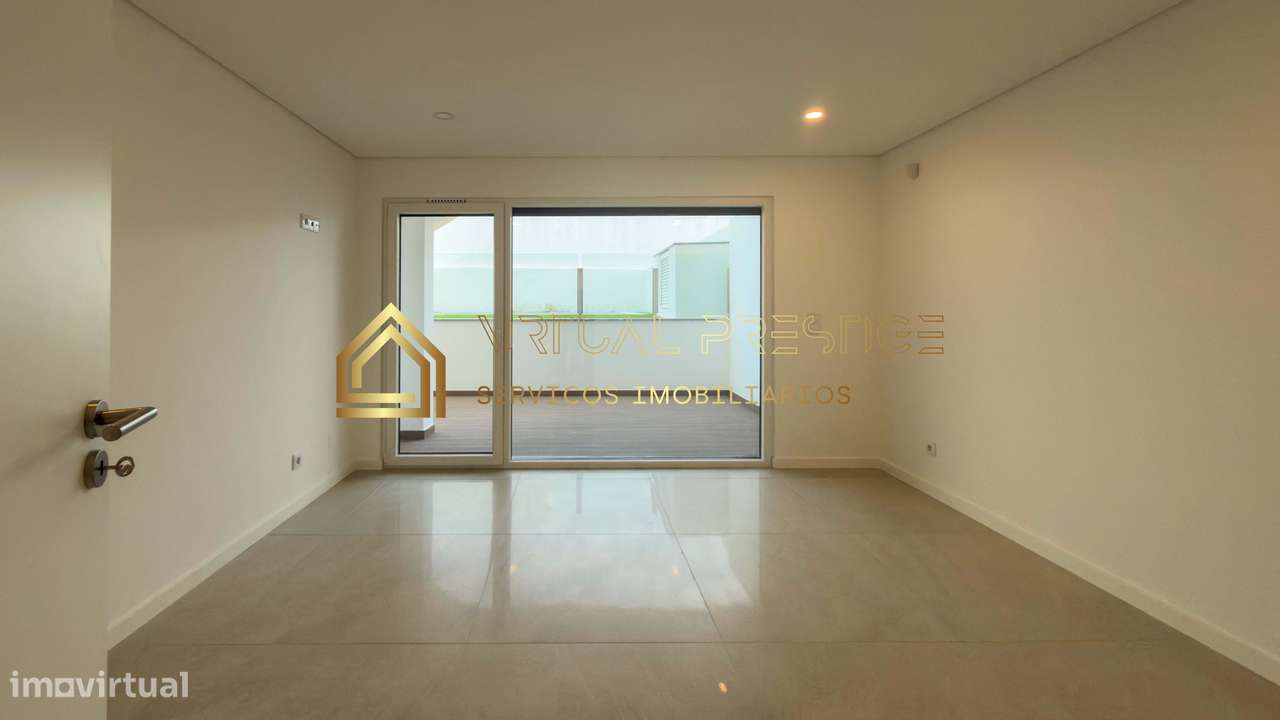 Moradia T4+1 nova com piscina e garagem em Palhais + cave com escri...-20