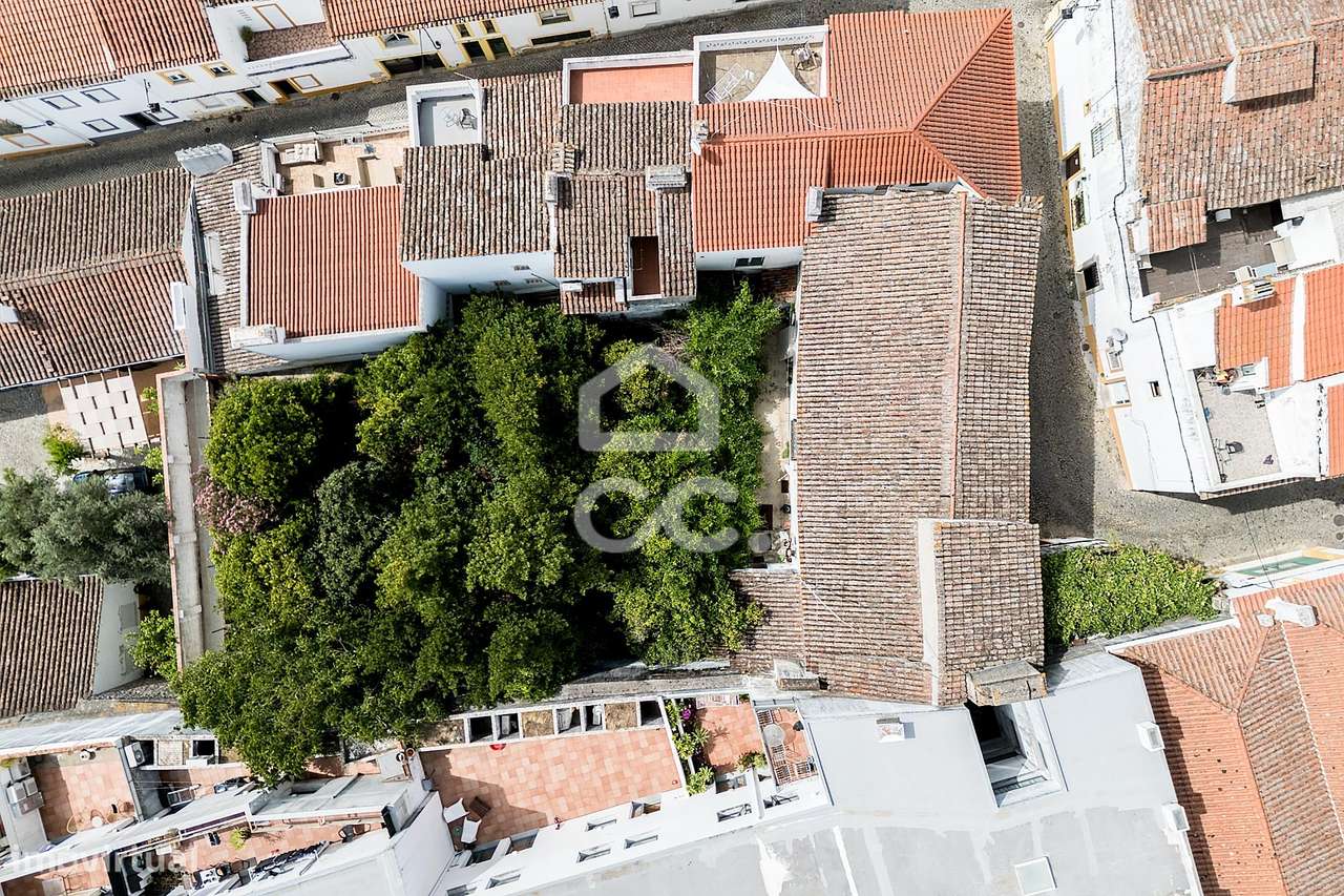 Moradia T2+1 Bifamilar de Rés do Chão c/ 426,14 m² de espaço exterior-40