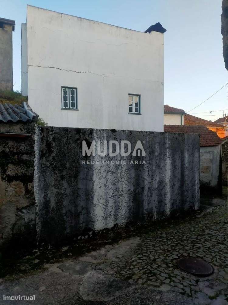Duas moradias e uma garagem para venda em Gouveia-20