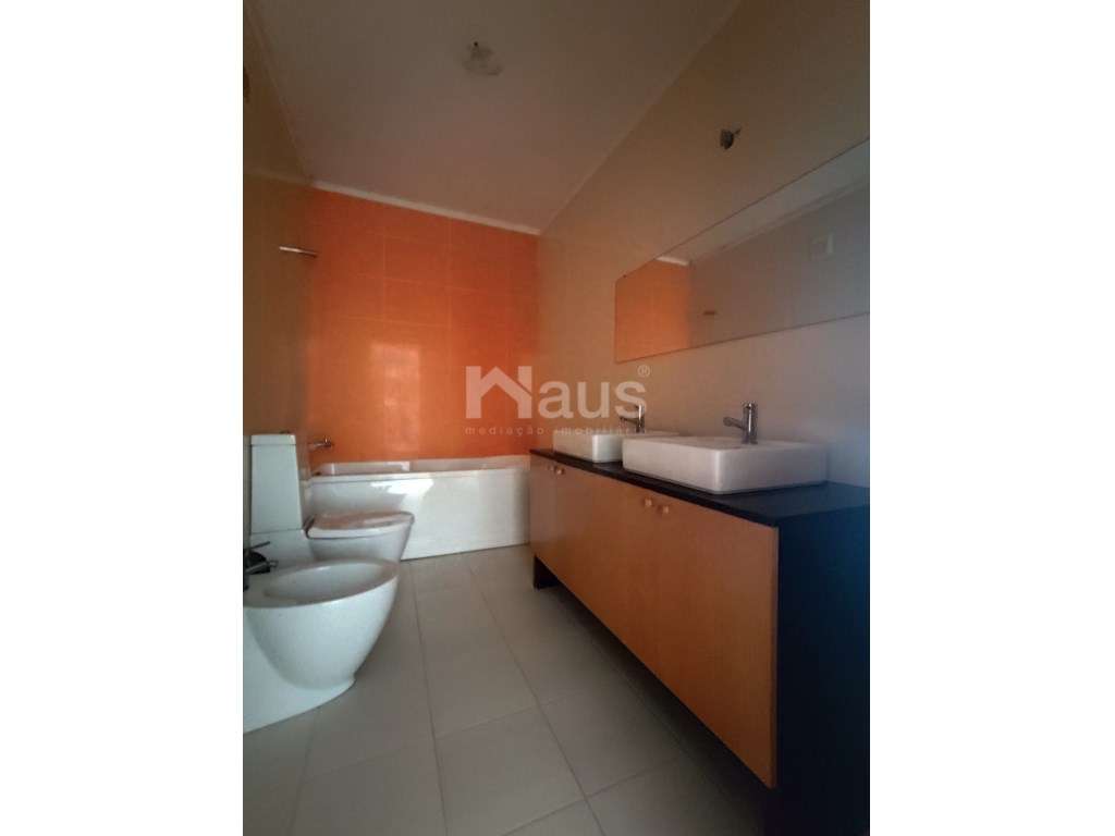 T3 com varanda Garagem e 1 lugar de parqueamento - Vila Serena-21