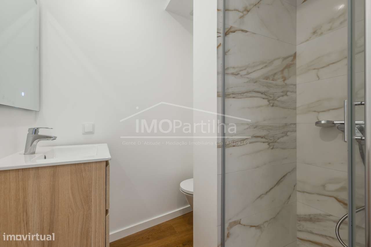 Apartamento t3 à venda na Rua Abáde Correia da Serra-11