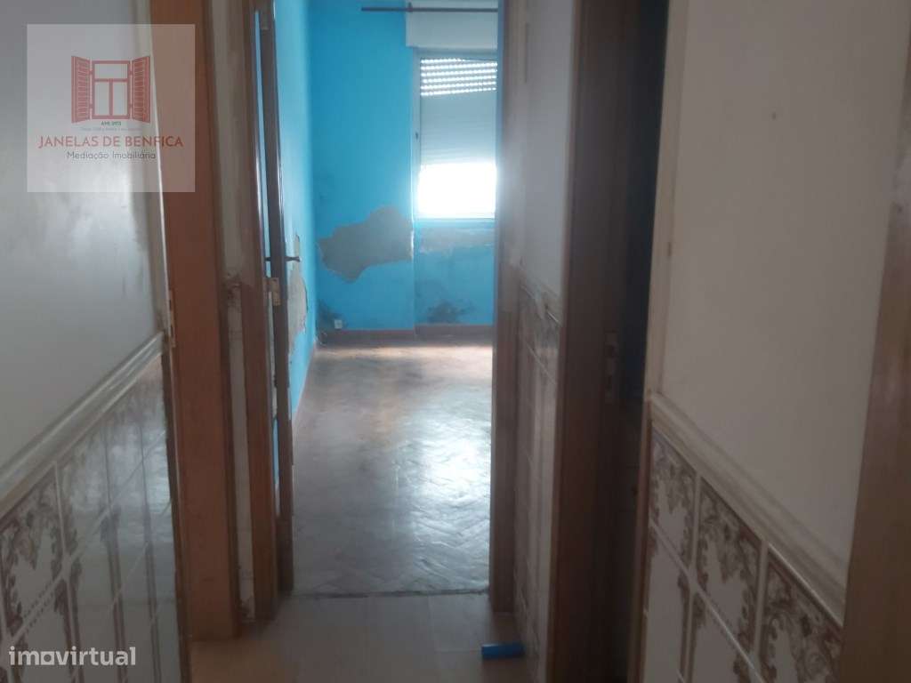 Vende-se apartamento T2 totalmente Remodelado - Benfica - Grande imagem: 5/8