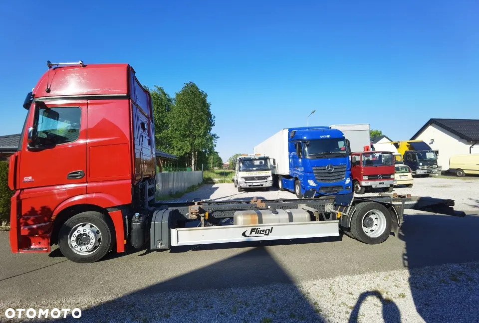 Mercedes-Benz Actros * Rozstaw 5800mm * GigaSpace * Rejestracja 2019 * - 3