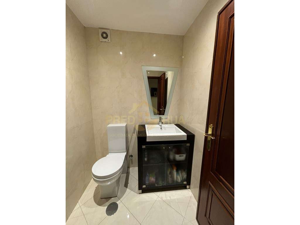 T4 no centro da Vila Nova de Gaia com fantástico terraço com50 m2 e...-2