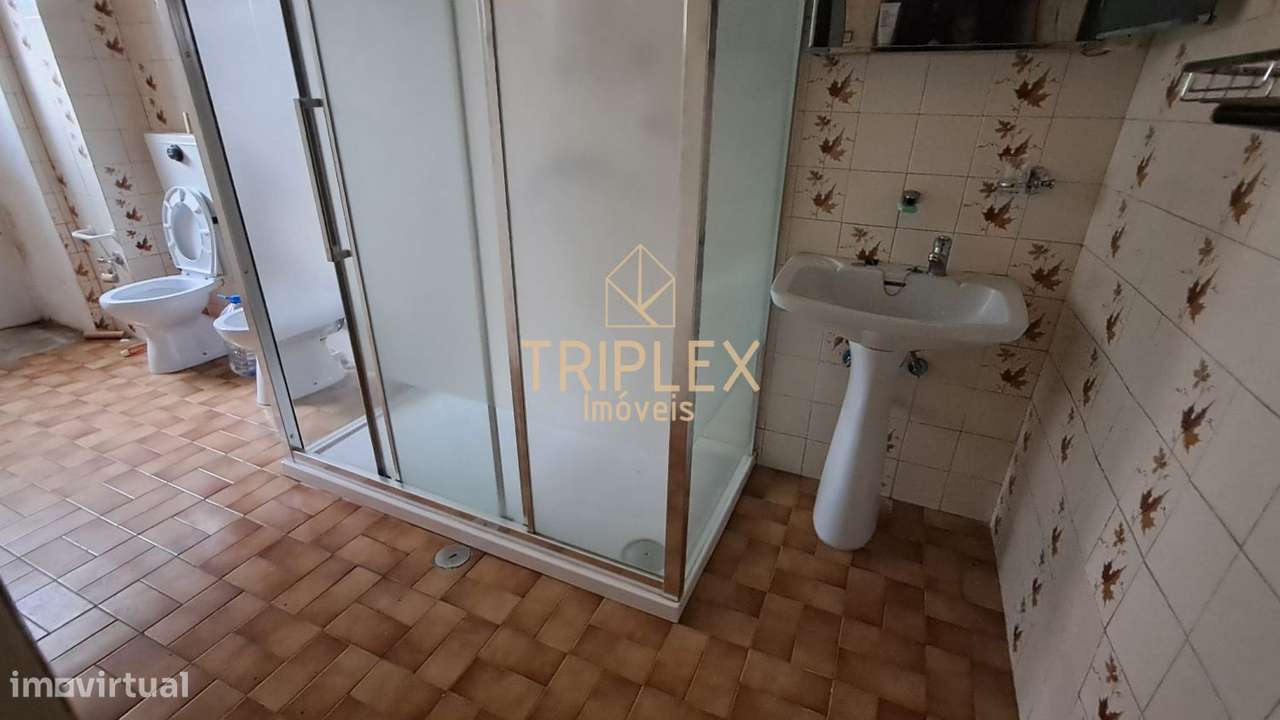 Moradia T6 para recuperar - Avª Afonso Henriques - Grande imagem: 5/28