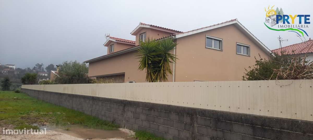 Moradia T3 com suítes e anexo T1 independente em Figueiró dos Vinhos - Grande imagem: 2/14