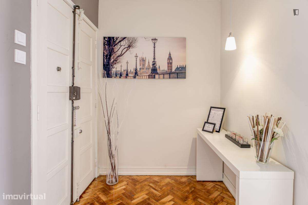 Quarto - localizado em São Sebastião Lisbon - Grande imagem: 4/10