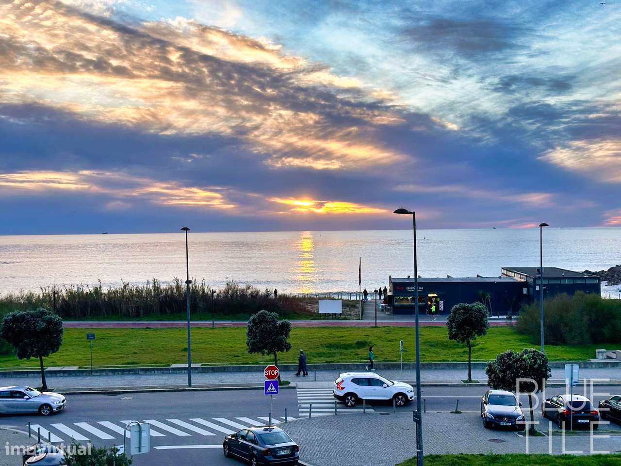 Apartamento T3 – último piso, garagem fechada, primeira linha de praia-48