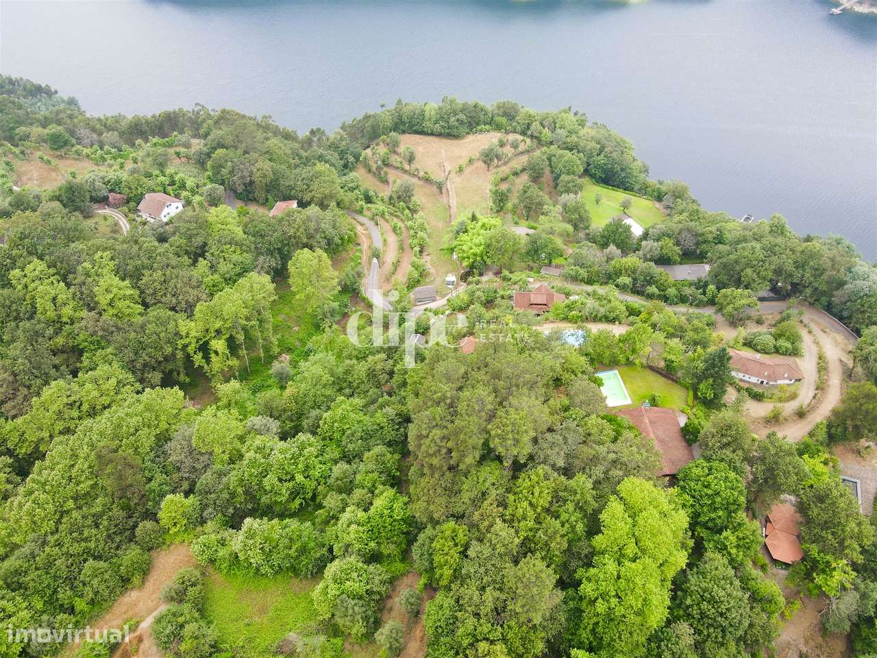 Terreno com 13.714 m2 situado no Gerês. - Grande imagem: 4/12