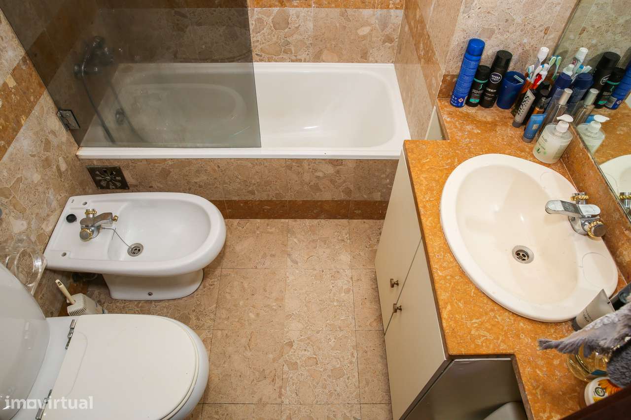Apart. T3 Duplex c/4 casas de banho, varanda e vista Rio Tejo.-49
