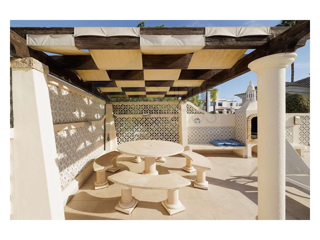 Moradia V4 inserida no campo de Golfe, Vale de Lobo, Algarve-15