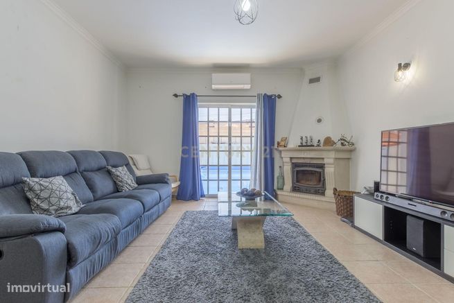 Moradia Geminada T3+1 com Jardim e Garagem-4