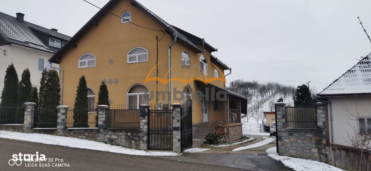 Casa de vanzare+Teren 2.500m²gradina+pomi in Huedin str. Izvorului !