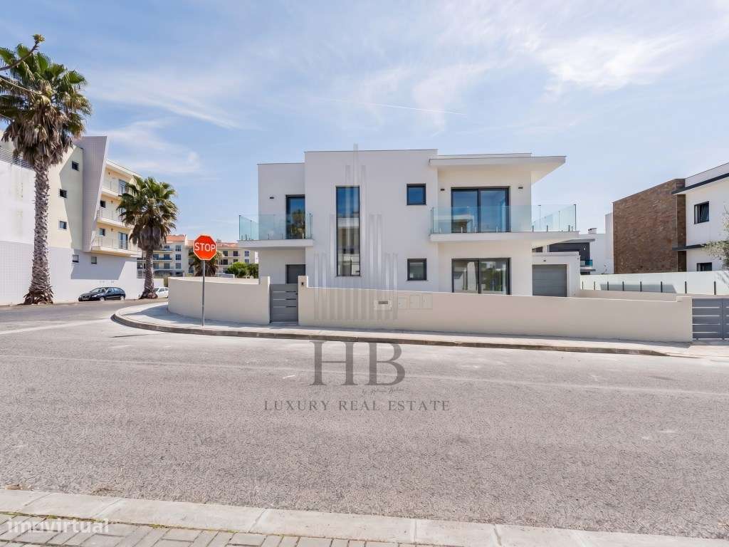 Moradia T4 de Luxo com Piscina Privativa e Jardim | Mafra-7