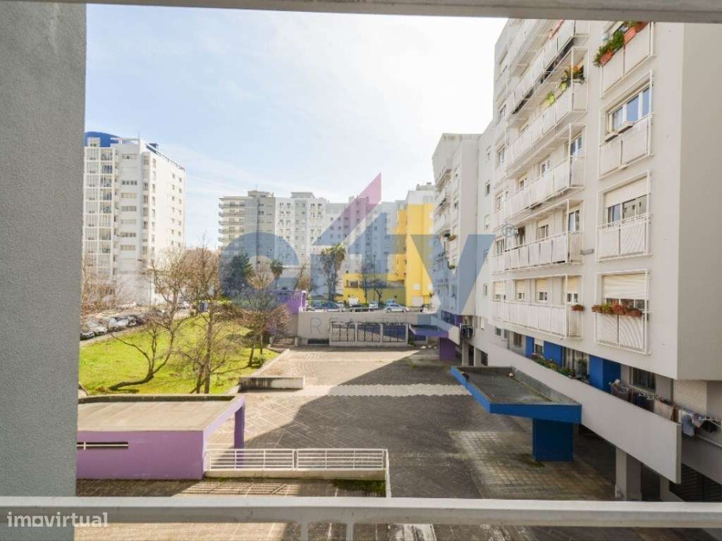 APARTAMENTO T1 COM GARAGEM EM TELHEIRAS JUNTO AO PINGO DOCE-9