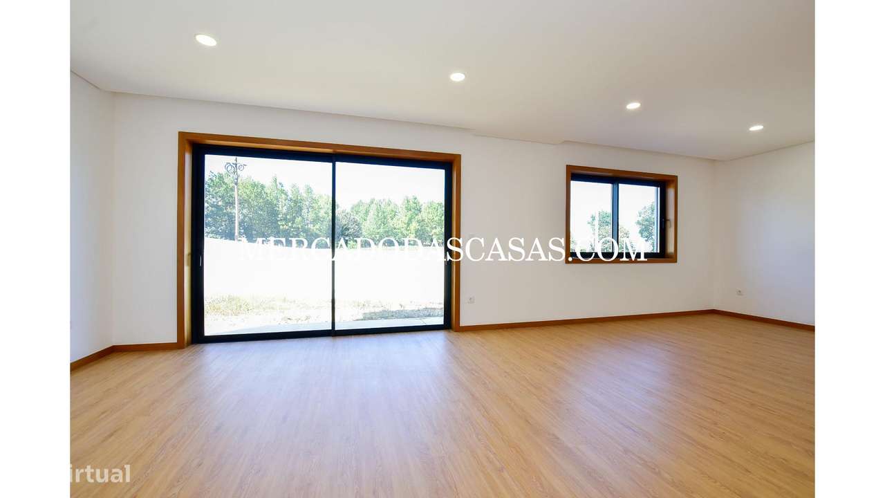Moradia T3 Nova em S.M.Feira, junto ao castelo-16