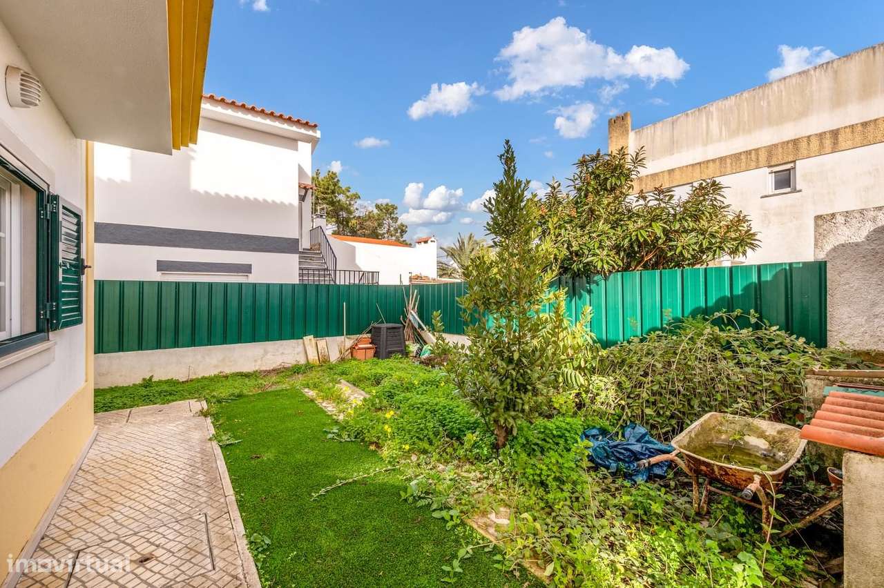 Moradia Isolada T3 com jardim, Aroeira, Almada-25