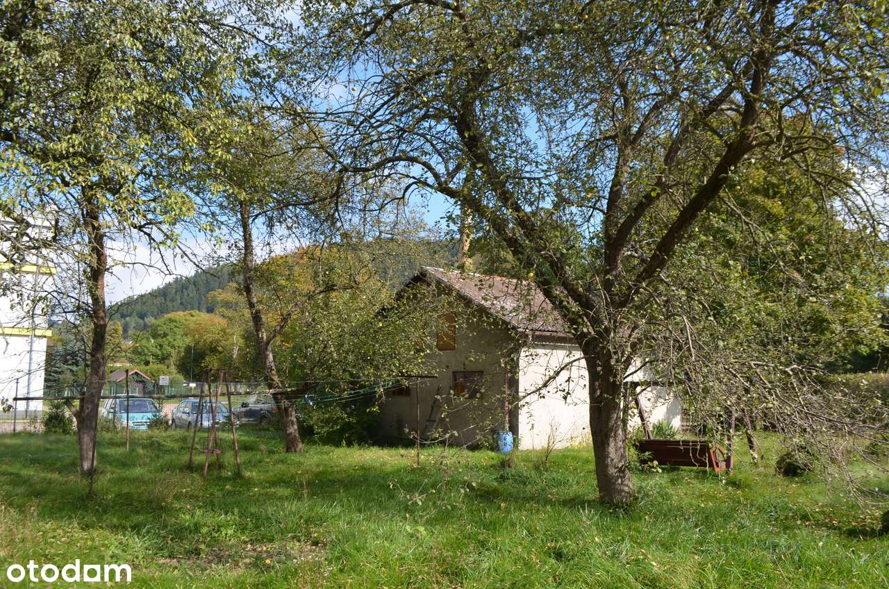 Piękna architektonicznie willa z działką i 2 garażami-18